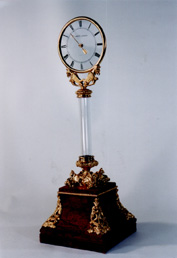 Pendule Mystérieuse, modèle à colonne à une aiguille.